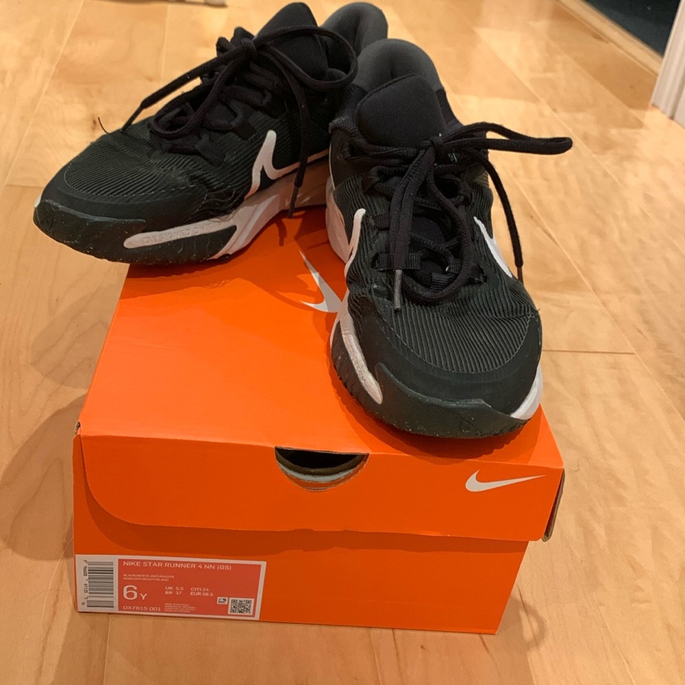 Nike Black & White Running Shoes - size 6 Youth